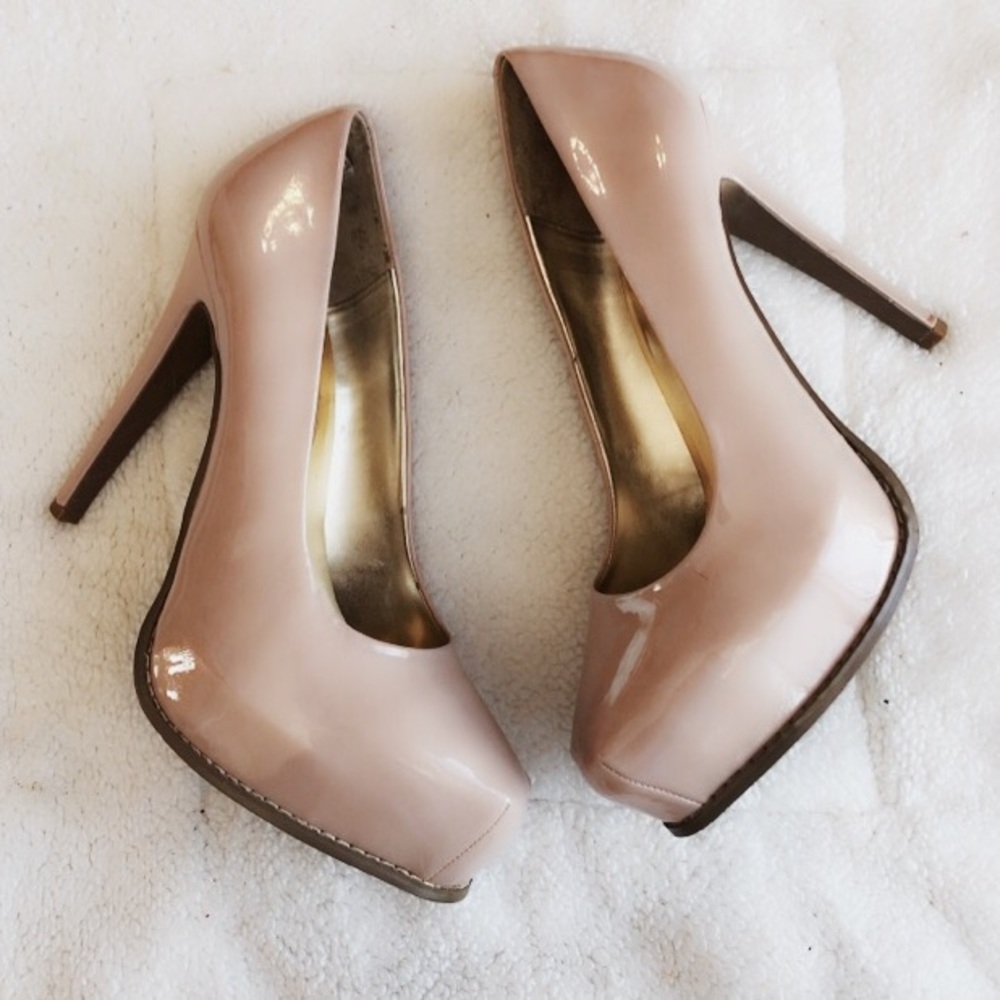 Nude Vera Wang platform heels size 7.5
